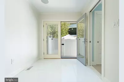 939 New Market Street, Philadelphia, PA 19123 - Photo 9