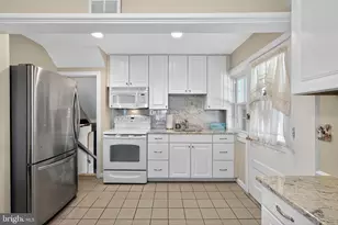 838 Clyde Ln, Philadelphia, PA 19128 - Photo 7