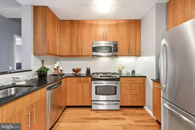 1425 Locust Street #4F, Philadelphia, PA 19102 - Photo 9