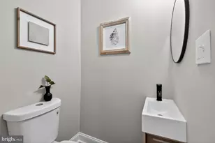 325 Roseberry St, Philadelphia, PA 19148 - Photo 11