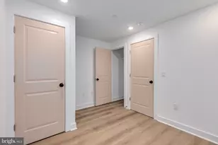 1028 W Arizona St, Philadelphia, PA 19133 - Photo 11