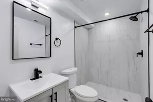 1028 W Arizona St, Philadelphia, PA 19133 - Photo 9