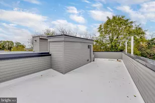 1028 W Arizona St, Philadelphia, PA 19133 - Photo 15