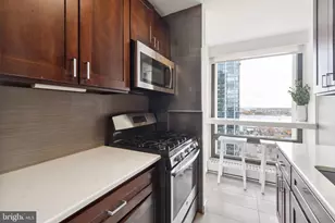 210 Locust St, Philadelphia, PA 19106 - Photo 9