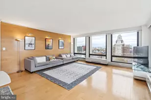 210 Locust St, Philadelphia, PA 19106 - Photo 3