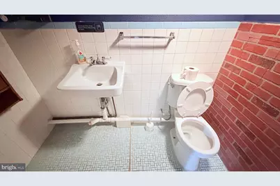 228 W Ontario Street, Philadelphia, PA 19140 - Photo 17