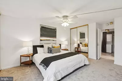 604 S Washington Square #105, Philadelphia, PA 19106 - Photo 15