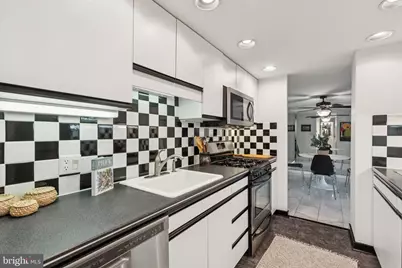 604 S Washington Square #105, Philadelphia, PA 19106 - Photo 9