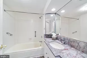 1326 Spruce St, Philadelphia, PA 19107 - Photo 23