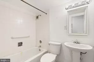 210 Locust St, Philadelphia, PA 19106 - Photo 27