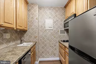 210 Locust St, Philadelphia, PA 19106 - Photo 33