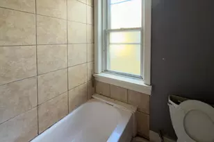 1638 W Victoria St, Philadelphia, PA 19140 - Photo 15