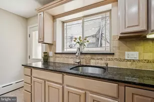 2041 S Bancroft St, Philadelphia, PA 19145 - Photo 15