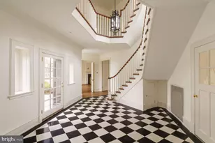 422 W Chestnut Hill Ave, Philadelphia, PA 19118 - Photo 3