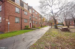 671 Franklin Pl, Philadelphia, PA 19123 - Photo 17