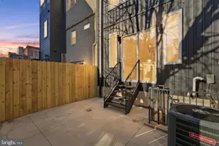 2056 Pemberton St, Philadelphia, PA 19146 - Photo 15