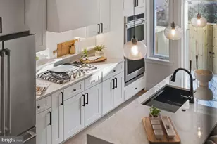 2056 Pemberton St, Philadelphia, PA 19146 - Photo 11