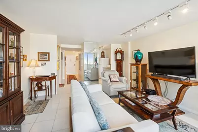 604 S Washington Square #2308, Philadelphia, PA 19106 - Photo 3