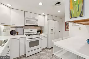 36 St James Ct, Philadelphia, PA 19106 - Photo 9