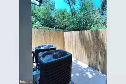 1021 W Glenwood Avenue, Philadelphia, PA 19133 - Photo 15