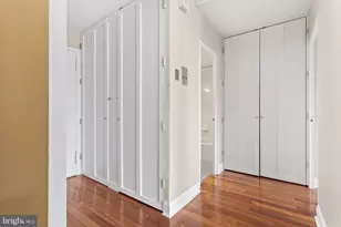 210 Locust St, Philadelphia, PA 19106 - Photo 13