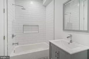 542 Pierce St, Philadelphia, PA 19148 - Photo 15