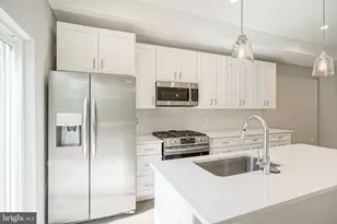 542 Pierce St, Philadelphia, PA 19148 - Photo 11