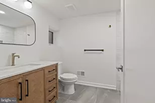 919 Dudley St, Philadelphia, PA 19148 - Photo 15