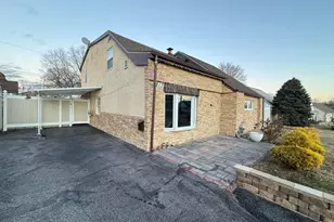 813 Piermont St, Philadelphia, PA 19116 - Photo 1