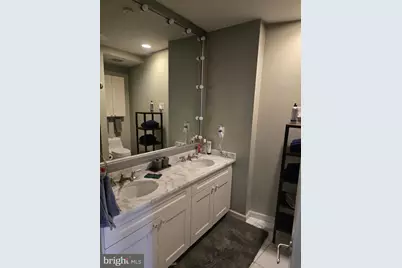 201 N 8th Street #404, Philadelphia, PA 19106 - Photo 15