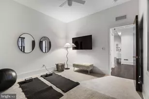 2041 Locust St, Philadelphia, PA 19103 - Photo 9