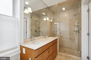 915 Clinton St, Philadelphia, PA 19107 - Photo 25