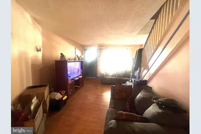 422 W Annsbury Street, Philadelphia, PA 19140 - Photo 5