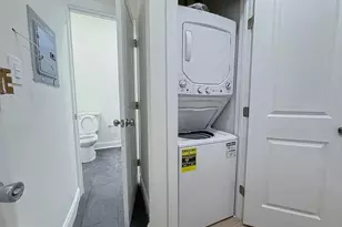 2039 Green St, Philadelphia, PA 19130 - Photo 9