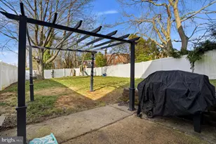 8930 Sylvia Ln, Philadelphia, PA 19115 - Photo 3