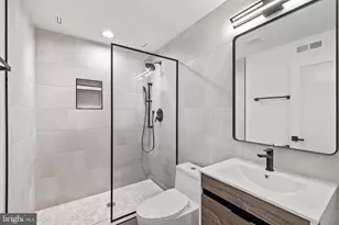 2130 Spring St, Philadelphia, PA 19103 - Photo 41