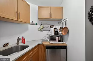 1431 Spruce St, Philadelphia, PA 19102 - Photo 7