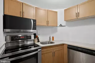 1431 Spruce St, Philadelphia, PA 19102 - Photo 9