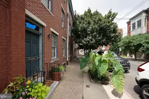 676 N 15th St, Philadelphia, PA 19130 - Photo 1