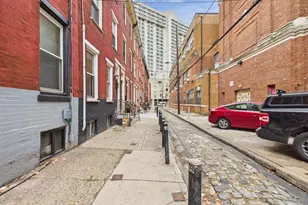 1825 Carlton St, Philadelphia, PA 19103 - Photo 27