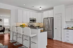 303 Surgeon Generals Ct, Philadelphia, PA 19146 - Photo 9