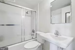 210 Locust St, Philadelphia, PA 19106 - Photo 3