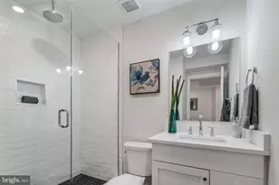 1910 Brown St, Philadelphia, PA 19130 - Photo 15