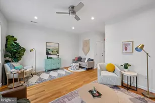 2555 Carpenter St, Philadelphia, PA 19146 - Photo 3