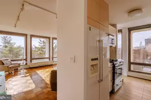 220 Locust St, Philadelphia, PA 19106 - Photo 11