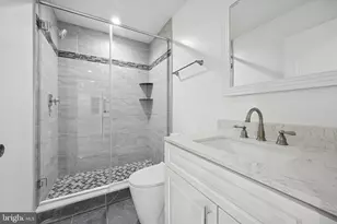 1327 S Hollywood St, Philadelphia, PA 19146 - Photo 23