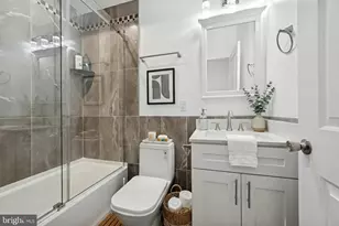 1327 S Hollywood St, Philadelphia, PA 19146 - Photo 7