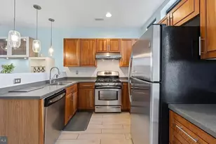 928 Wallace St, Philadelphia, PA 19123 - Photo 5