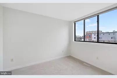 928 Wallace Street, Philadelphia, PA 19123 - Photo 9