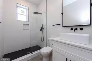 2001 S Norwood St, Philadelphia, PA 19145 - Photo 19